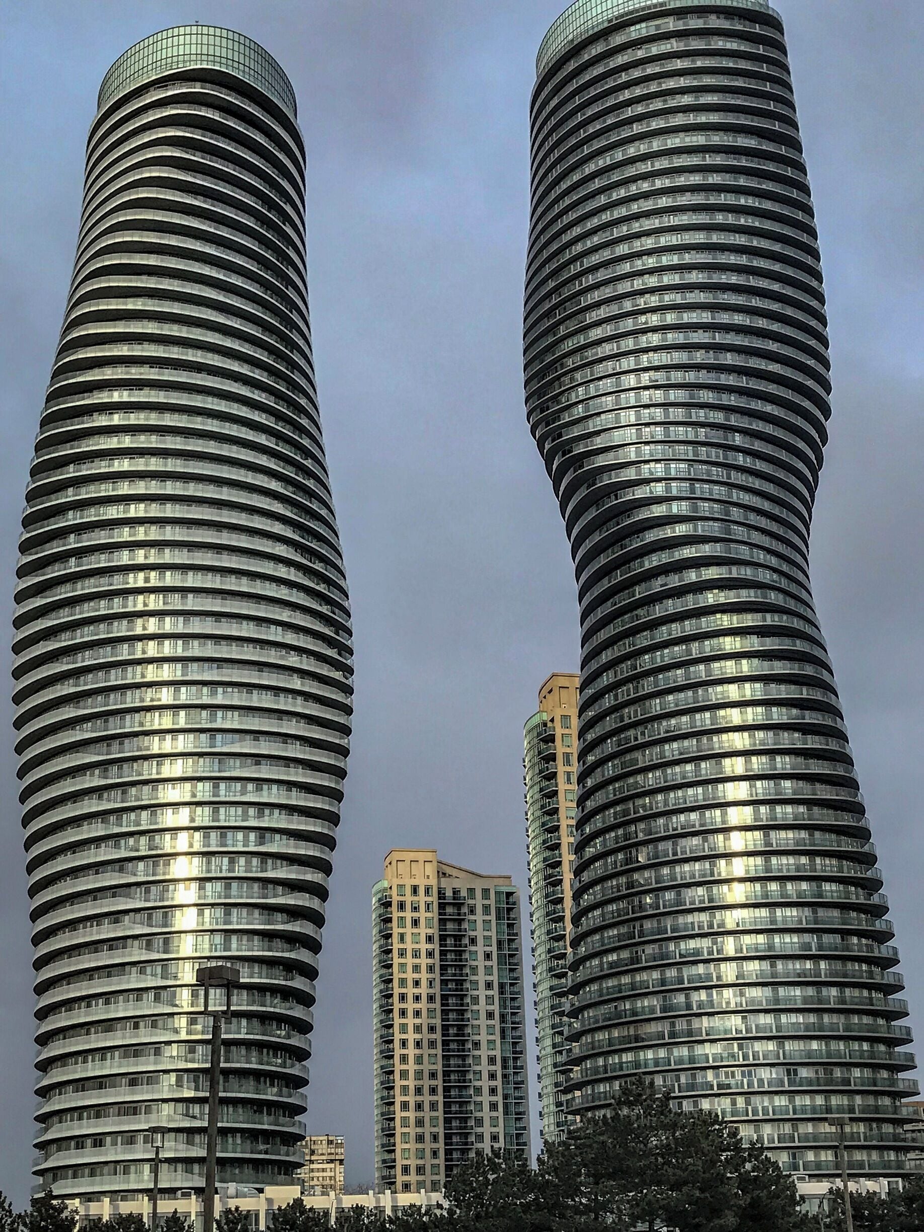 The Marilyn Monroe towers in Mississauga Canada. Quite the #urbanjungle 