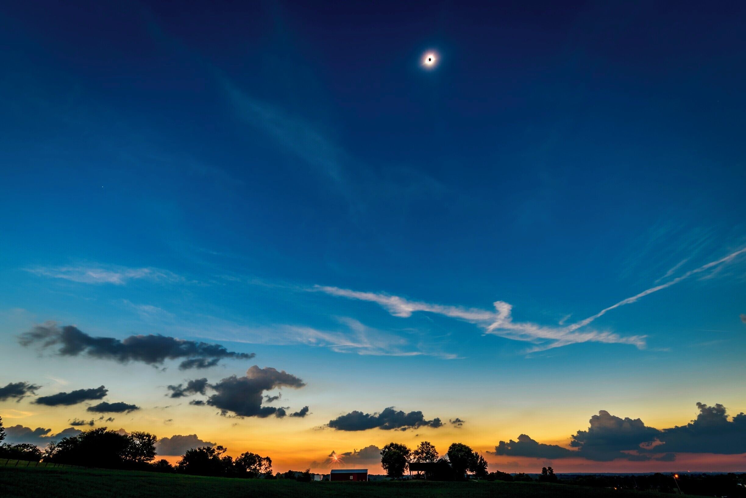 Total Eclipse over Gallatin, Tennessee. Probably a once in a lifetime event.

It was 1.30 pm but looked like a fullmoon night. 

#bvsblue
