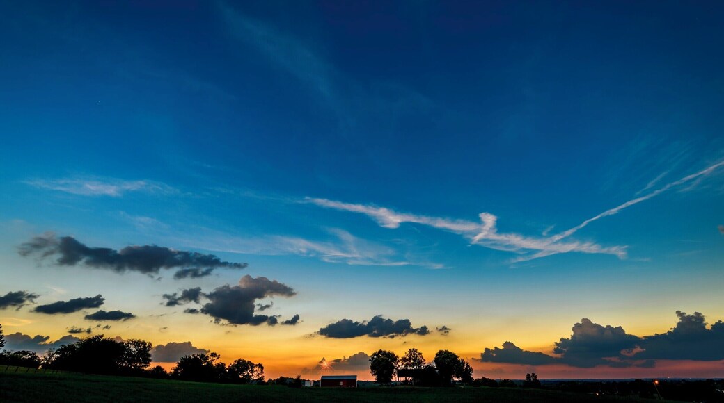 Total Eclipse over Gallatin, Tennessee. Probably a once in a lifetime event.
It was 1.30 pm but looked like a fullmoon night.
#bvsblue