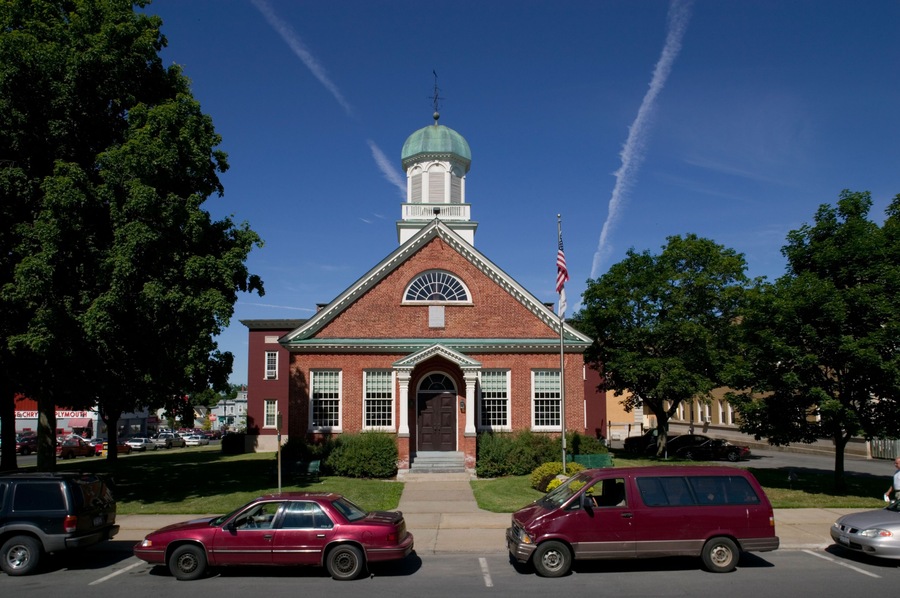 AD8B3W Fulton County Courthouse Johnstown New York only colonial courthouse in NY