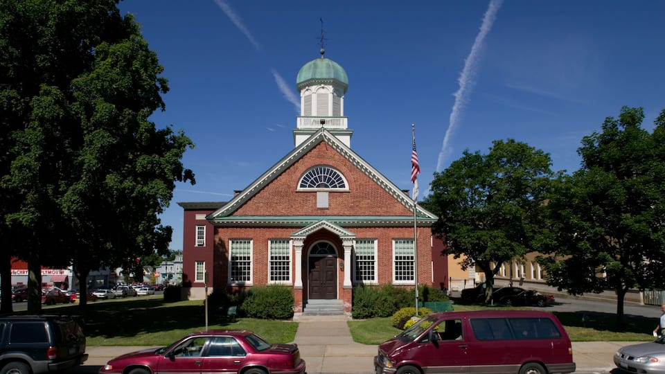 AD8B3W Fulton County Courthouse Johnstown New York only colonial courthouse in NY