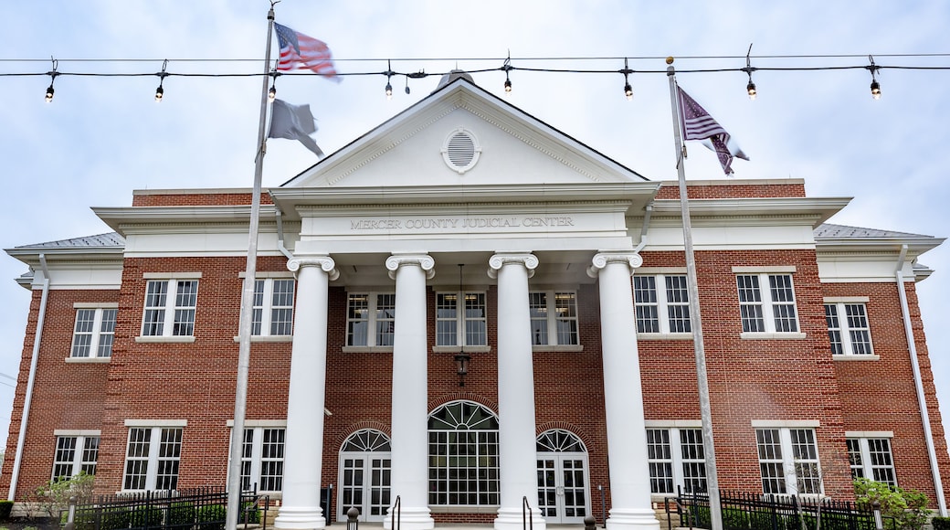 Facade of Mercer County judicial complex. government building in the city of Harrodsburg, Kentucky