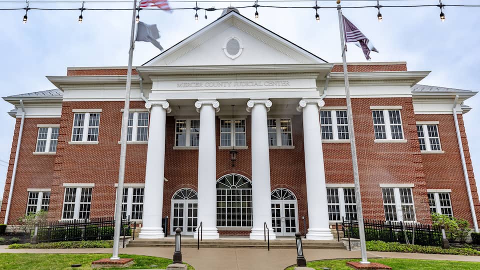 Facade of Mercer County judicial complex. government building in the city of Harrodsburg, Kentucky