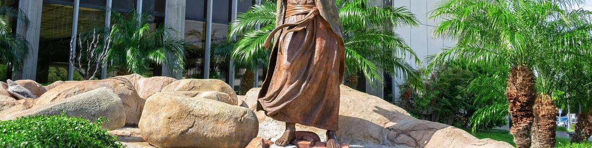 Commandments of Moses The Crystal Cathedral is a Protestant Christian church in the city of Garden Grove, in Orange County, California, United States