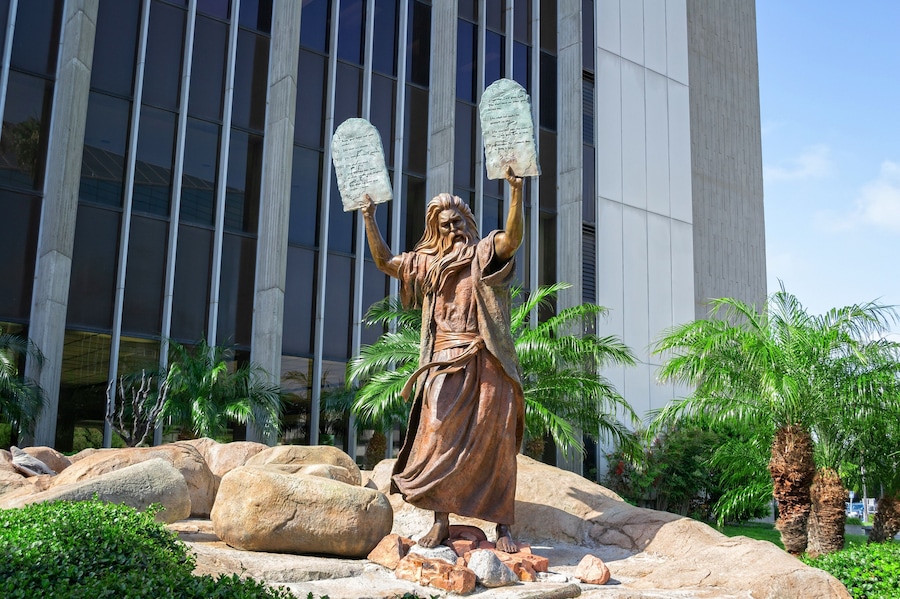 Commandments of Moses The Crystal Cathedral is a Protestant Christian church in the city of Garden Grove, in Orange County, California, United States