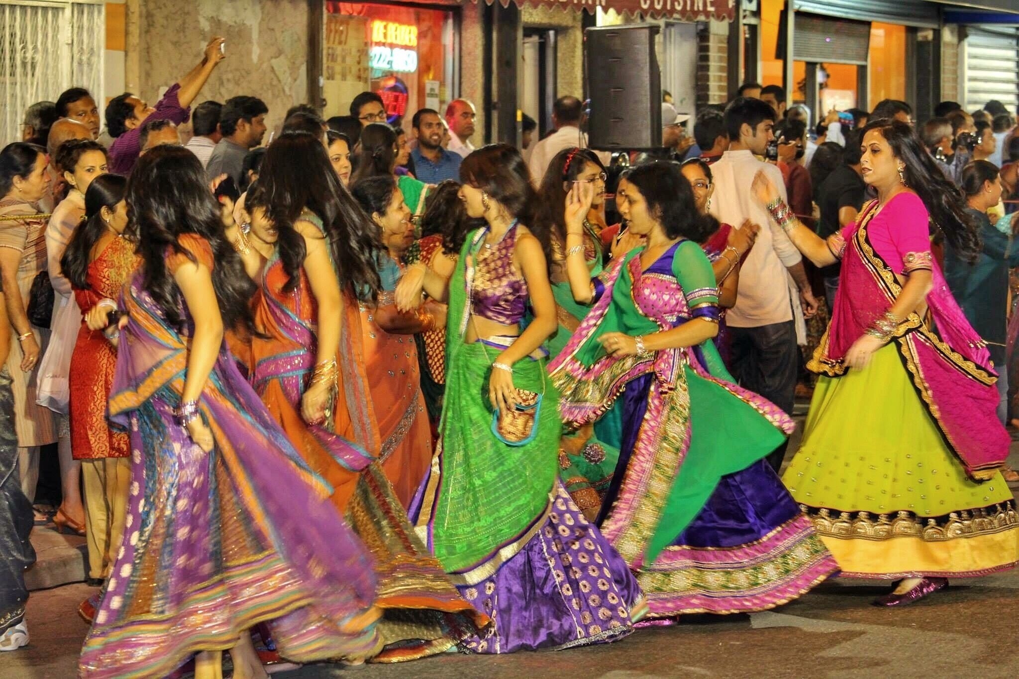 One of the biggest Hindu festival Navratari is starting tomorrow. It is marked by 10 days of celebration. For first 9 days people worship Goddess Durga and dance in colorful attires in huge groups in the evening. It is an amazing experience for anyone. Check out for flyers regarding Garba or Dandiya dance in your neighborhood or just ask your Indian friends 🤓 #festival #festivals #indianFestival #indianDanceFestival 
