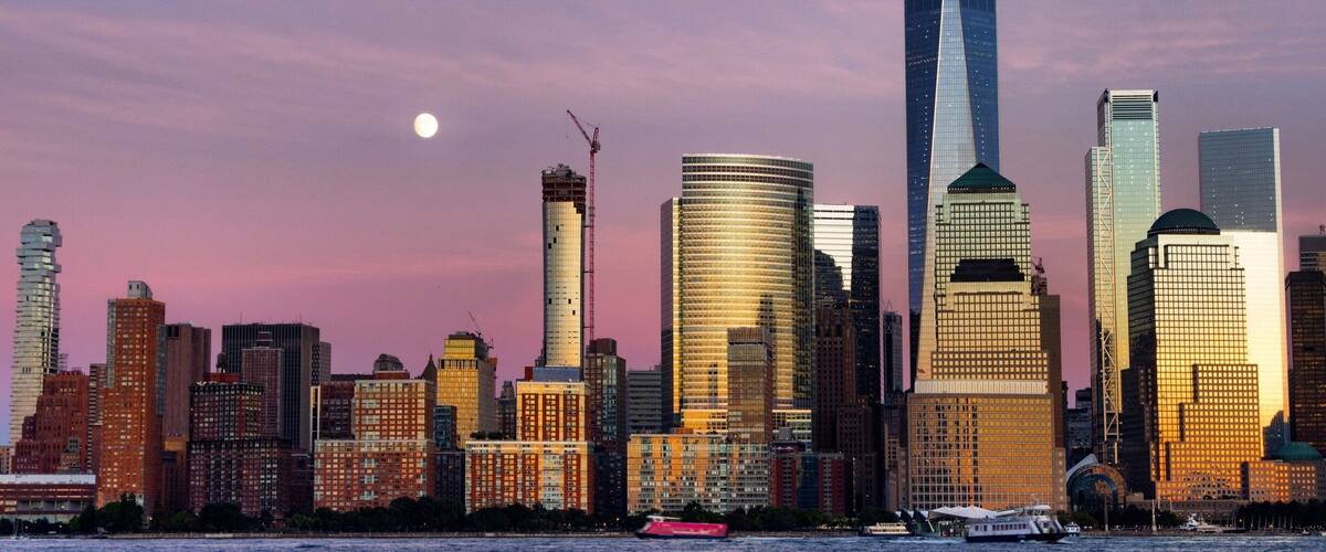 #urbanjungle shot this from the Jersey City water front. One of my favorite spots for sunset and blue hour since the golden light from sunset illuminates the city.