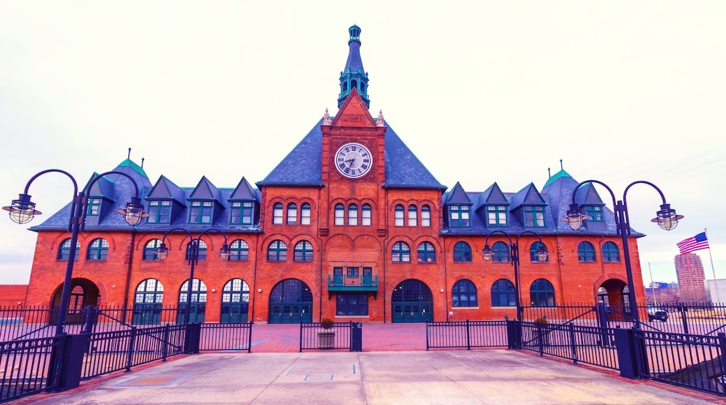 On the occasion of Oscars from the land of ‘Dreamers’, here is a look of Central Railroad of New Jersey terminal which is part of ‘historic trilogy’ along with Ellis Island and Statue of Liberty which are symbol of freedom and hope to millions of immigrants who are welcomed into America thru this terminal in 19th century. Today over 50 million immigrants fulfil their dreams here. Thank you America for being with dreamers.