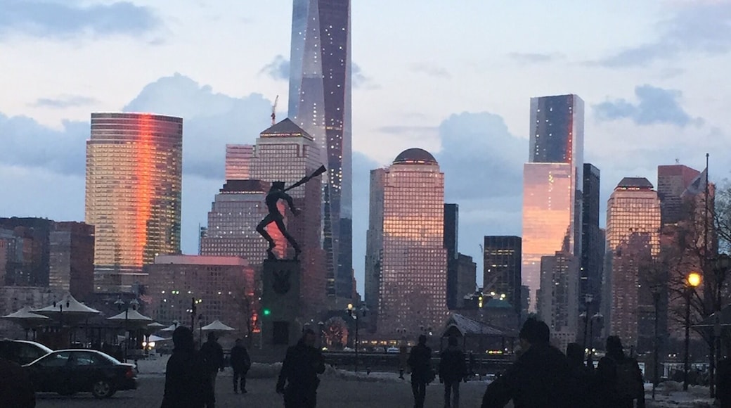 Fall had ended and the sun was setting early that day! The view of the freedom tower from the exchange place boardwalk was astounding!