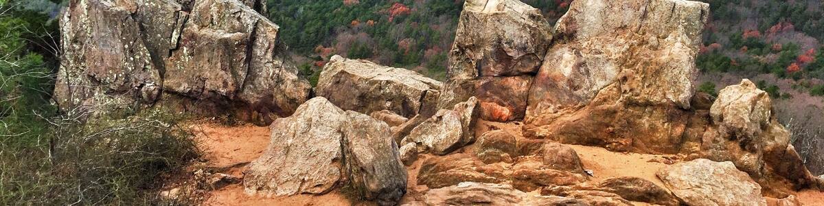 The hike up to Kings Pinnacle is pretty easy (minus the very end), but the views are the kind you'd expect from a much tougher hike. A quick detour on a #roadtrip home from Thanksgiving in South Carolina led us here!