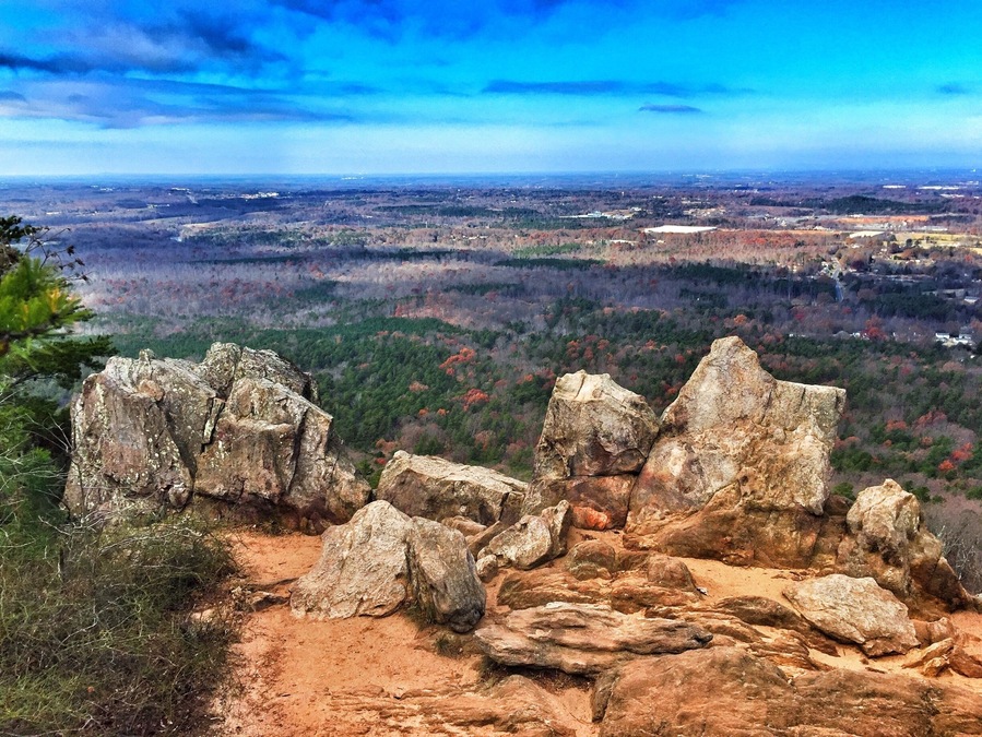 The hike up to Kings Pinnacle is pretty easy (minus the very end), but the views are the kind you'd expect from a much tougher hike. A quick detour on a #roadtrip home from Thanksgiving in South Carolina led us here!