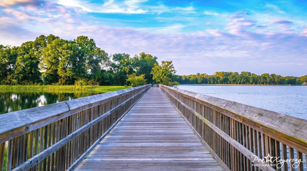 Beautiful Lake park for boat riding, hiking, jogging, fishing, picnic and relax and watch the sunset.