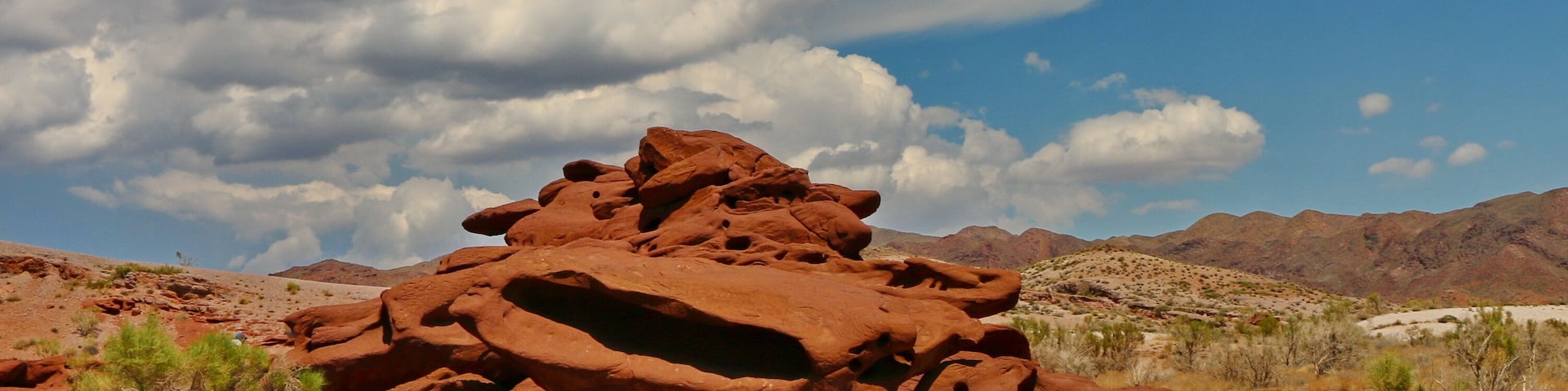 Слово "катты" (крепкий; сильный; резкий) в давние времена в казахском литературном языке произносилось как "кату".
На фото фрагмент хребта Катутау. Находится на границе Кербулакского и Панфиловского районов к северо-западу от горы Актау.
The word "katty" (strong; strong; sharp) in ancient times in the Kazakh literary language was pronounced as "katu".
In the photo is a fragment of the Katutau ridge. It is located on the border of Kerbulak and Panfilov districts northwest of Aktau mountain.