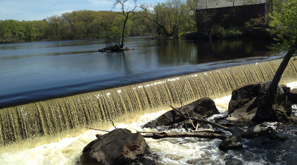 The oldest canal in North America, Middlesex Canal was completed in 1808 and designed Loammi Baldwin. The 37 mile canal extended from
Boston to the Merrimack River northwest of Boston.