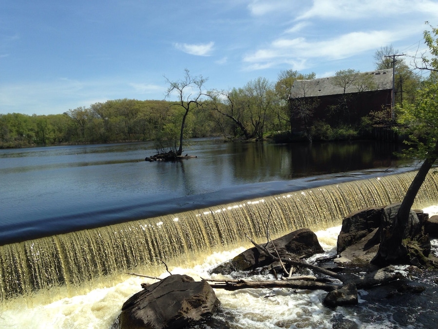 The oldest canal in North America, Middlesex Canal was completed in 1808 and designed Loammi Baldwin. The 37 mile canal extended from
Boston to the Merrimack River northwest of Boston.