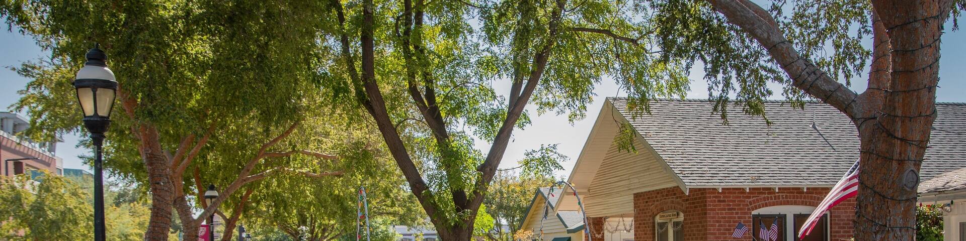 Glendale featuring a house and signage