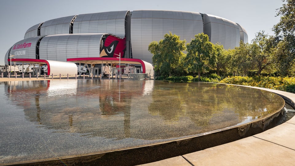 Glendale showing a fountain