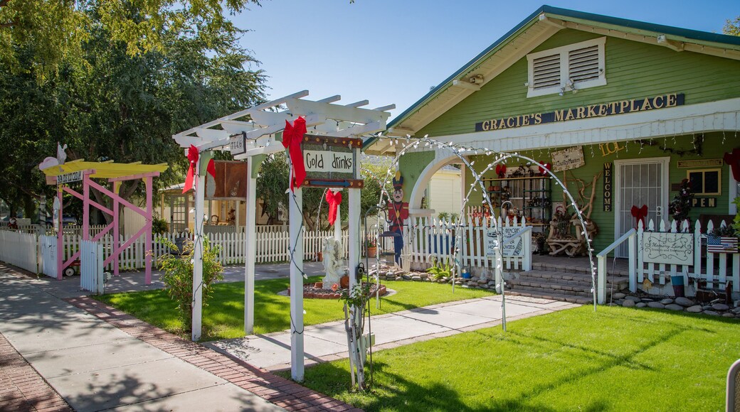 Glendale featuring a house