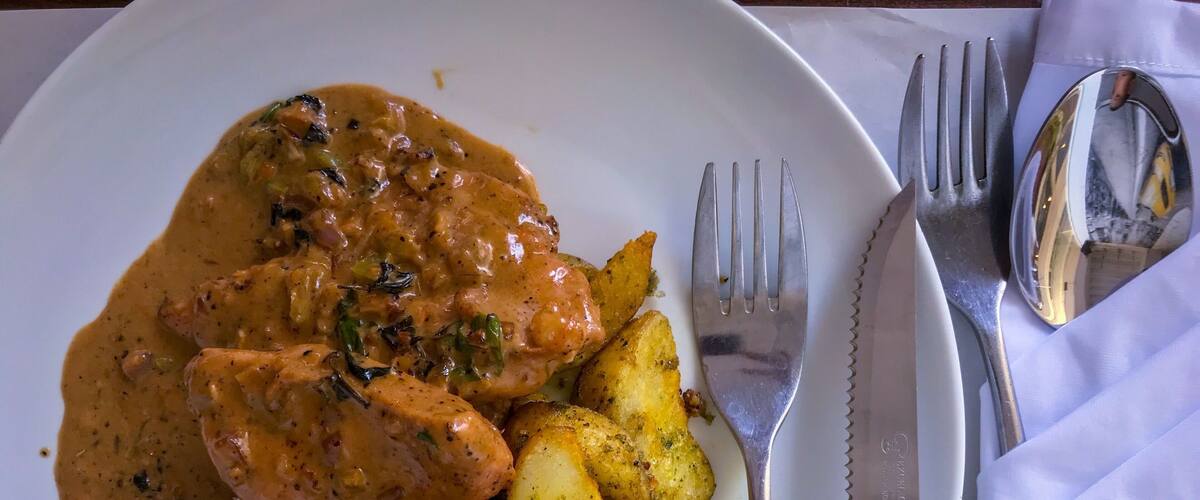 Another Pen Cafe and Bistro favorite 😃 their Creamy Blackened Chicken is served with lightly seasoned potatoes which surprisingly goes well with the peppery sauce. And a fun fact about me, I love rice especially when I’m on famished mode 🍚 which is my basic mode, LOL😁
They said the order was good for one but to be honest, two can share this meal 🍽 😋 you gotta try this!
#ginnysjournal #Cebuseries #TroverFoodies