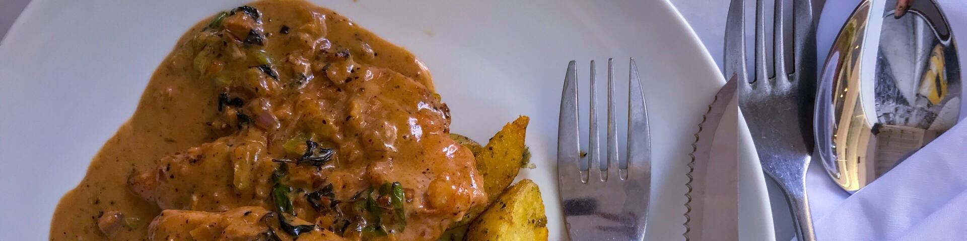 Another Pen Cafe and Bistro favorite đ their Creamy Blackened Chicken is served with lightly seasoned potatoes which surprisingly goes well with the peppery sauce. And a fun fact about me, I love rice especially when Iâm on famished mode đ which is my basic mode, LOLđ
They said the order was good for one but to be honest, two can share this meal đœ đ you gotta try this!
#ginnysjournal #Cebuseries #TroverFoodies