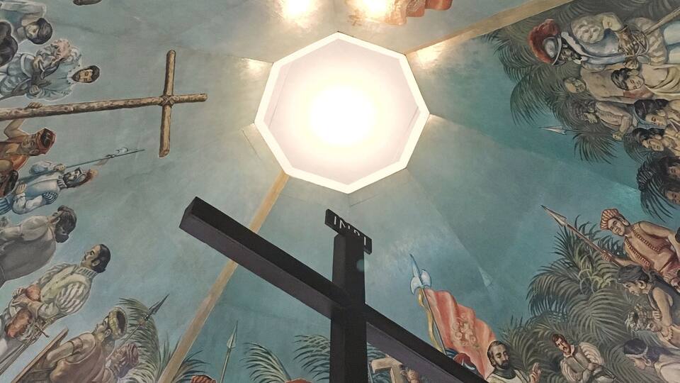 Standing under a Spanish-styled pavilion in Cebu City, Philippines is a large wooden cross that claims to be the one planted by famed explorer Ferdinand Magellan, yet some believe it is nothing but a replica. No one has yet verified which tale is true, but the cross and its ornate chapel remain a popular pilgrimage site for locals and tourists alike. #cebu #travel #magellanscross #history #spanish #catholicism #church #wanderlust #travelgram #whenincebu #stopover #magellan #igcebu #travelasia #philippines #globetrotter #passionpassport #instatravel #pitsenyor #asia #travelgr8 #airasiacebu #cooltravelpix #itsmorefuninthephilippines #travelph #worldtravelbook
#lifeatexpedia