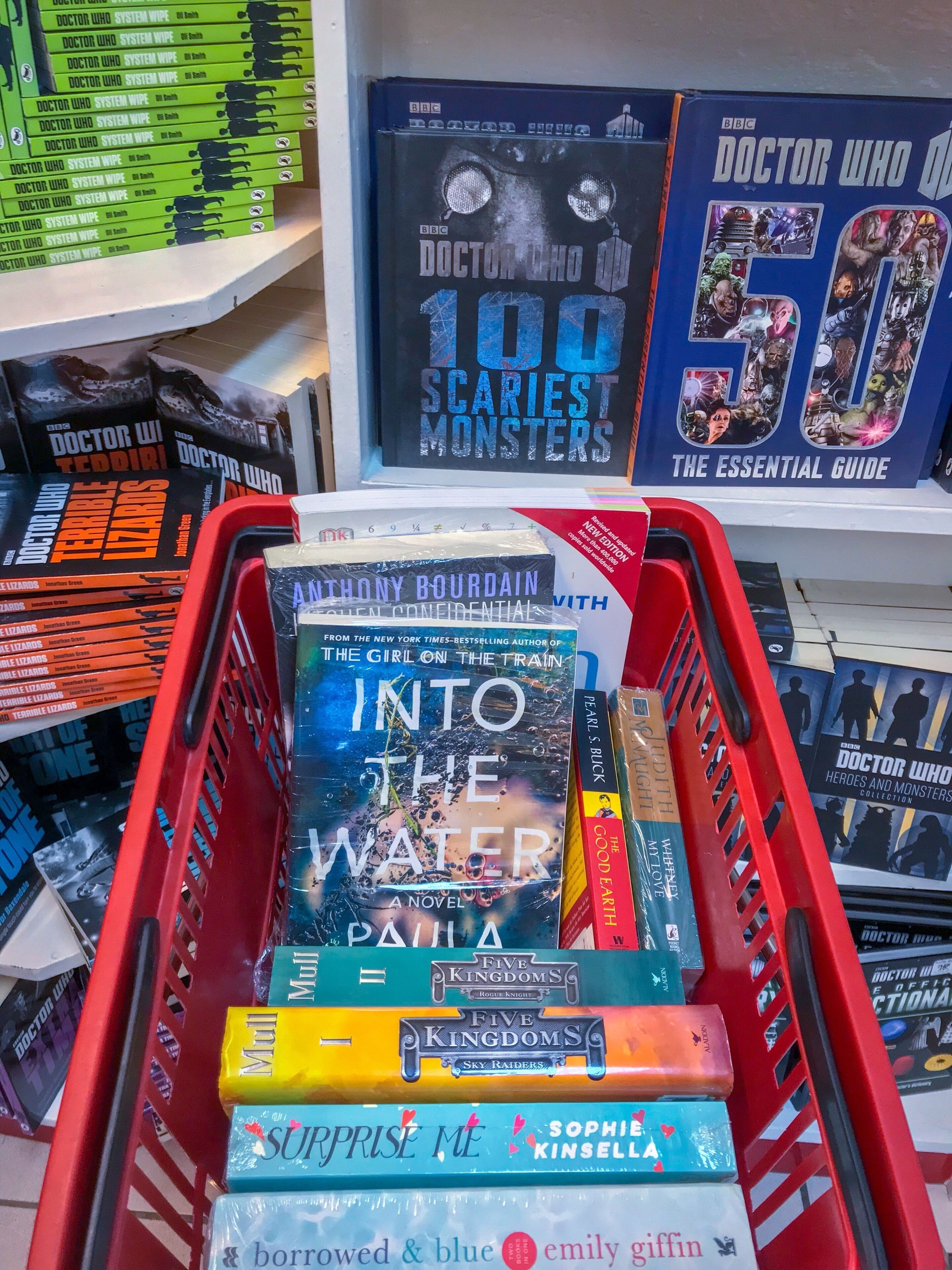 I just love the smell of books 📚🤓📖 all of them are calling out to me!
Check out their jaw-dropping prices here at Mango Avenue. Have fun!

#ginnysjournal #happyplace #happyfeet #bookworm #booklover