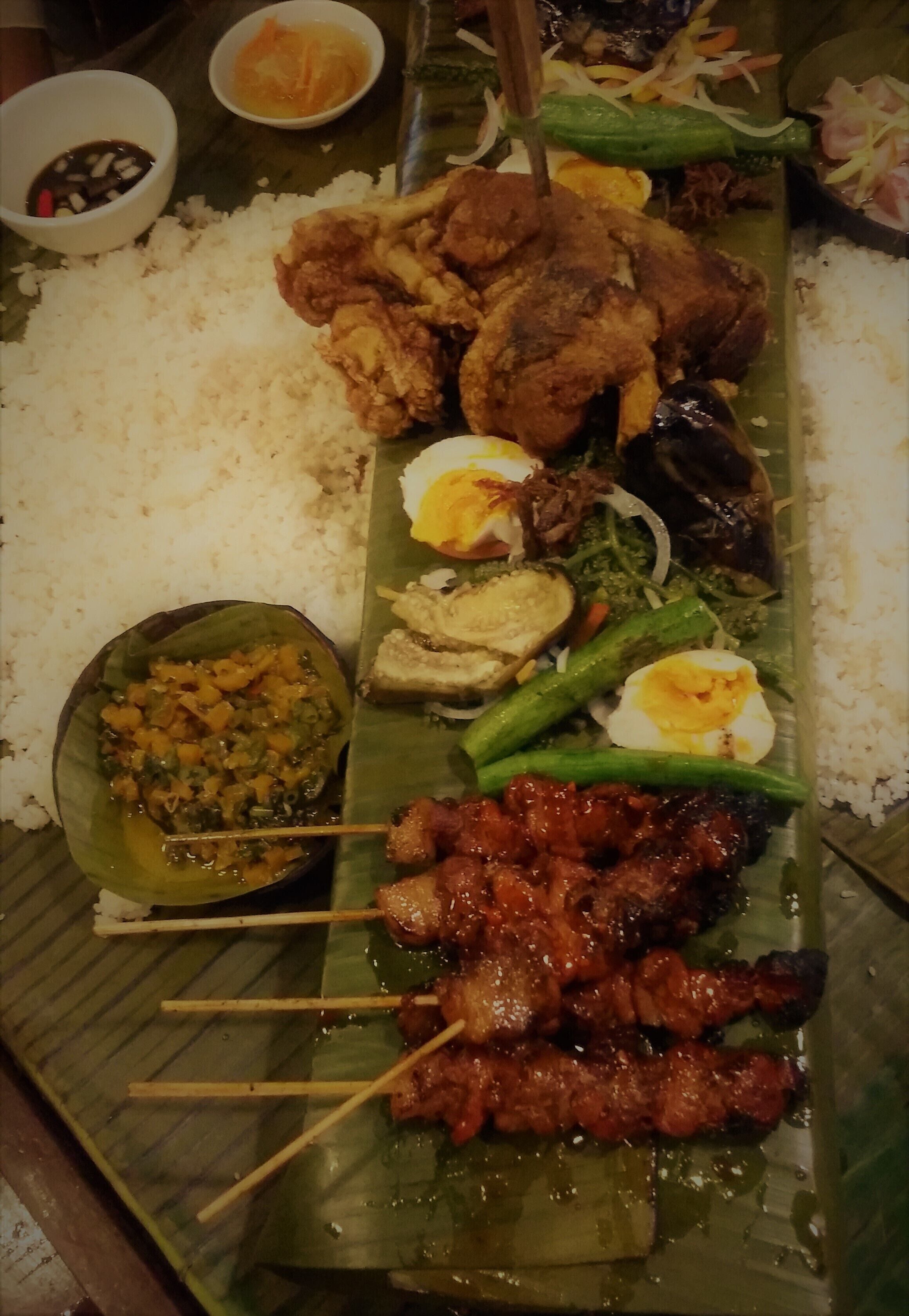 a fight like no other... let's go BOODLE FIGHT! 💪🏼
Now before you go on a flight or fight mode, boodle fight is actually a military style of eating where people gather round long tables and food is prepared on top of banana leaves. You will find yourself in a "fight” that refers to the act of grabbing and eating as much as you can before others grab them or runs out 😂 

#TroverFoodies #ginnysjournal #Cebuseries #uniqueexperience