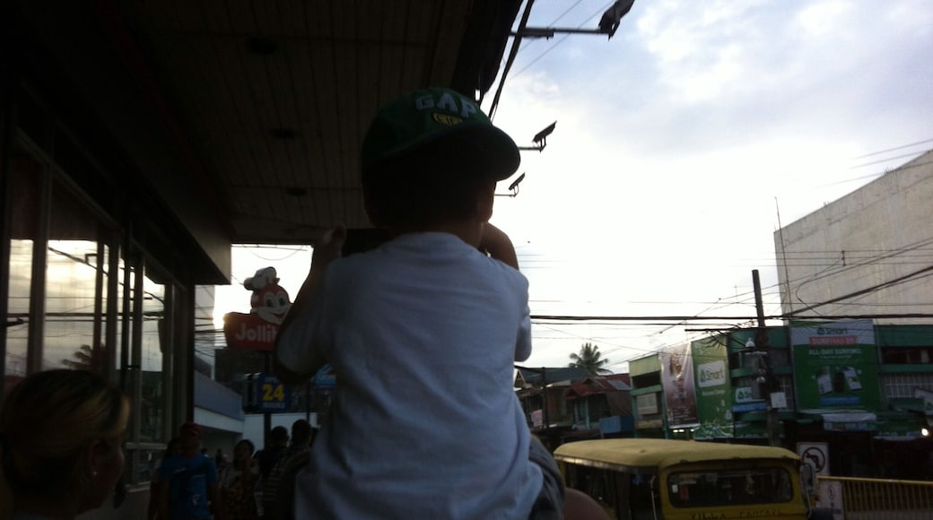 This was a quick shot on my way back to the hotel we were staying at. The picture was a bit dark but I just wanted to share that while a poor family was walking infront of me with their back turned, they were laughing so hard that although I cannot understand what they've been saying, they look so happy and contented.