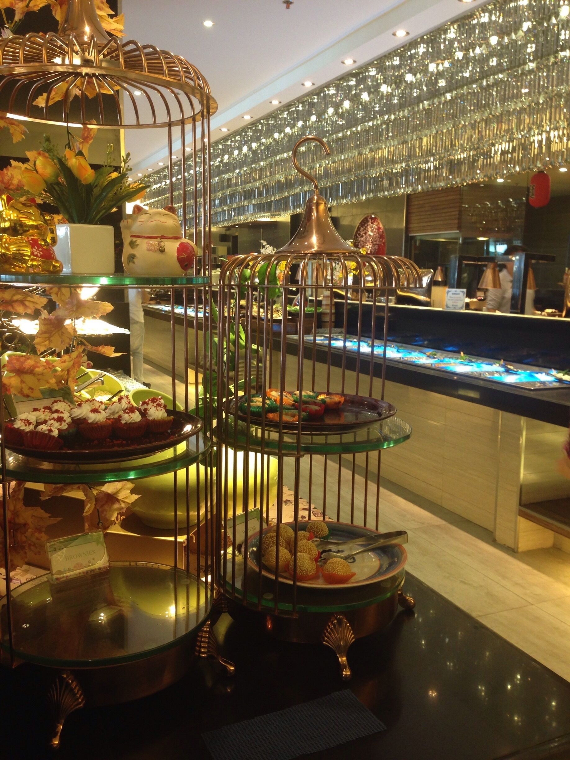 Enjoy your oriental food in an elegant ambiance. Plenty of Japanese food to choose from. A classy buffet awaits your taste buds... #Delicious #yakimix #japanese food