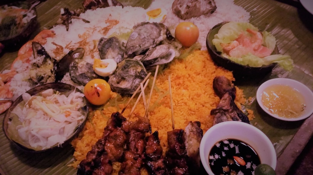 a fight like no other... let's go BOODLE FIGHT! 💪🏼
Now before you go on a flight or fight mode, boodle fight is actually a military style of eating where people gather round long tables and food is prepared on top of banana leaves. You will find yourself in a "fight” that refers to the act of grabbing and eating as much as you can before others grab them or runs out 😂
#TroverFoodies #ginnysjournal #Cebuseries #uniqueexperience