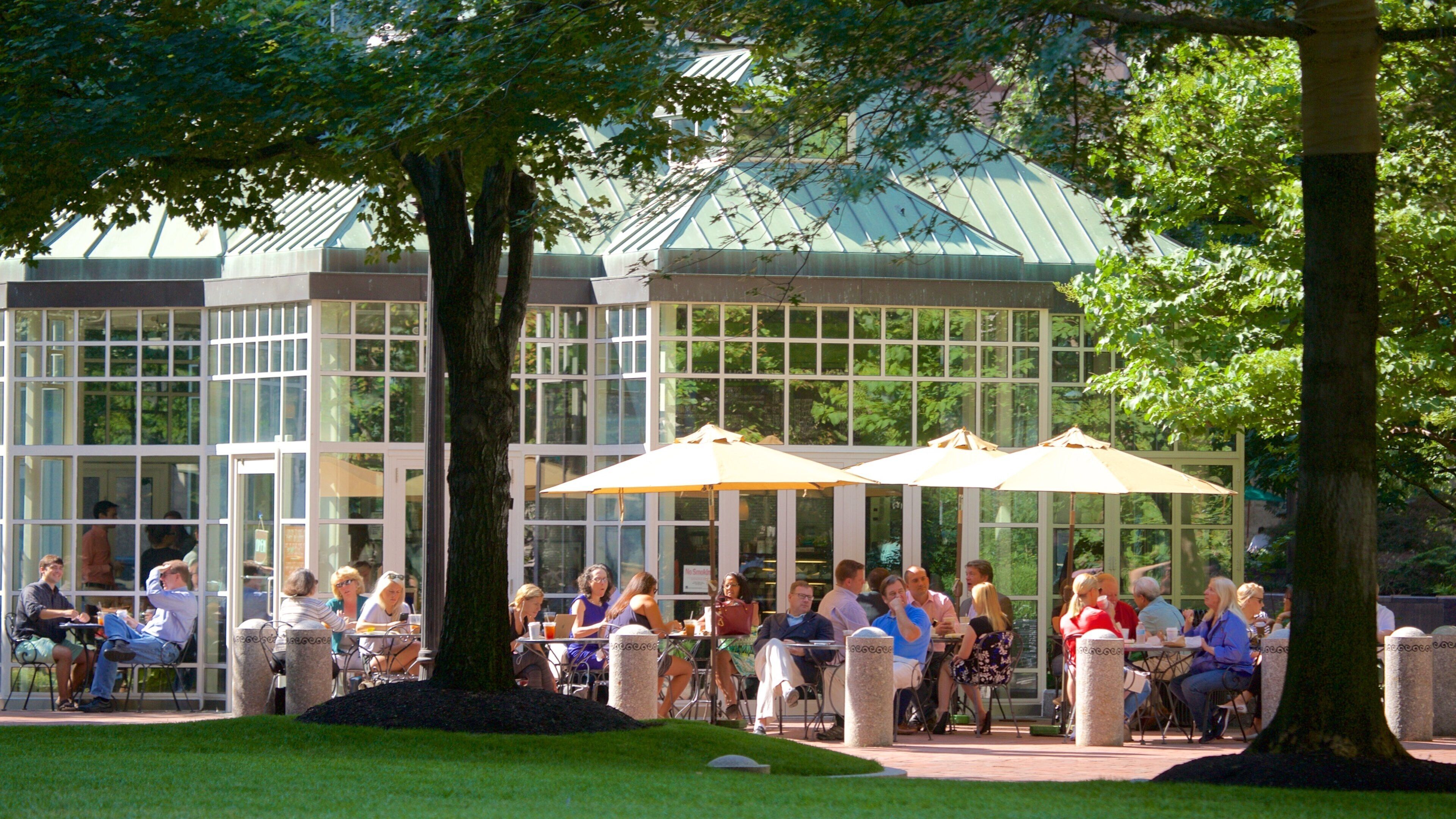 Boston Financial District presenterar en trädgård och caféer