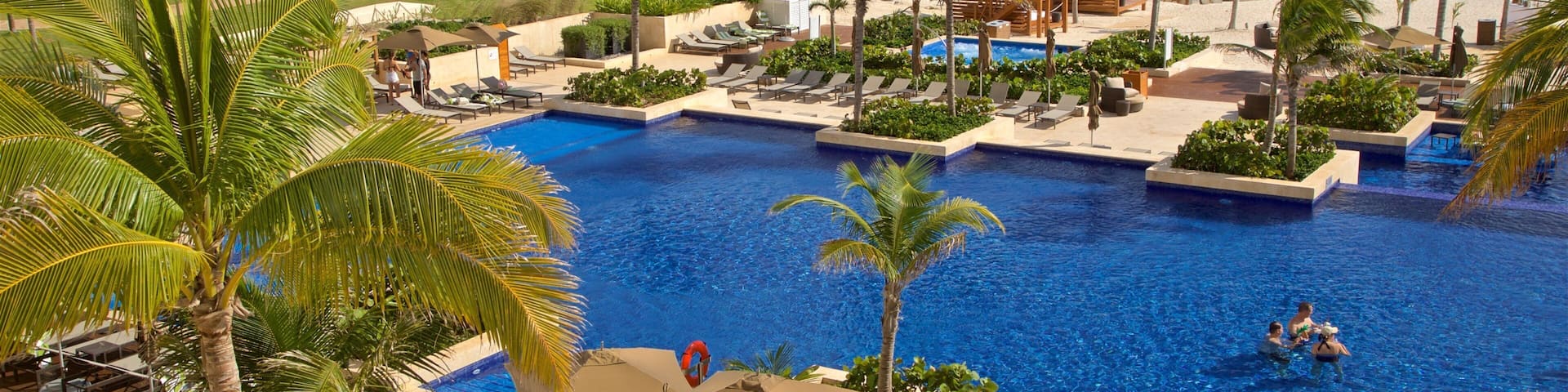 Hotel Zone showing tropical scenes, a pool and general coastal views