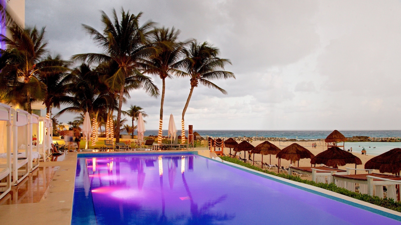 Hotel Zone showing tropical scenes, a pool and general coastal views