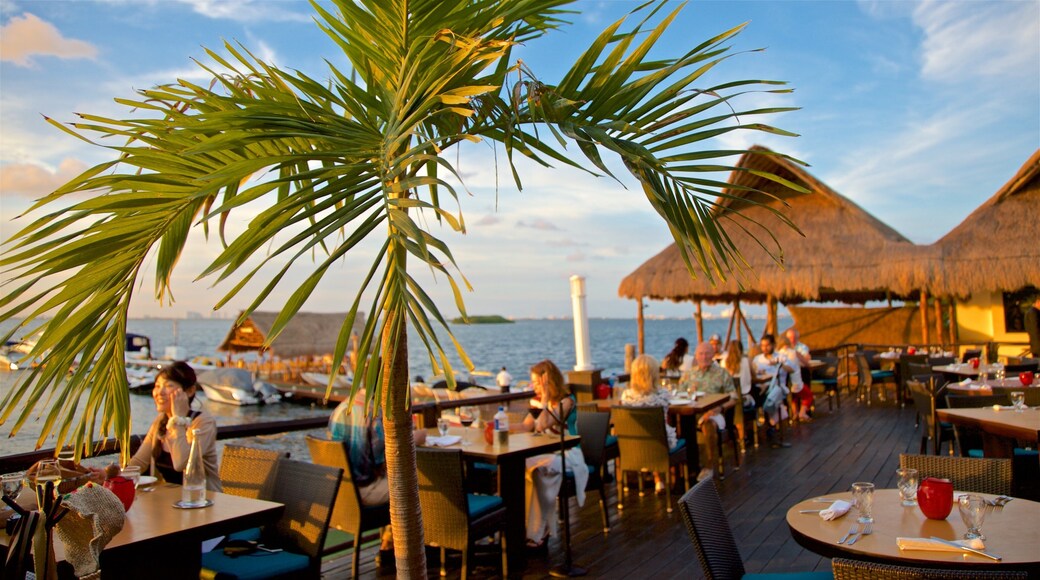 飯店區 呈现出 熱帶景觀, 戶外用餐 和 出外用餐