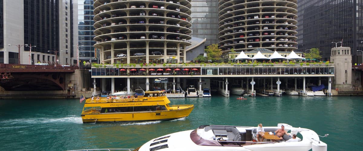 The Loop - Downtown caracterizando canoagem e um rio ou córrego