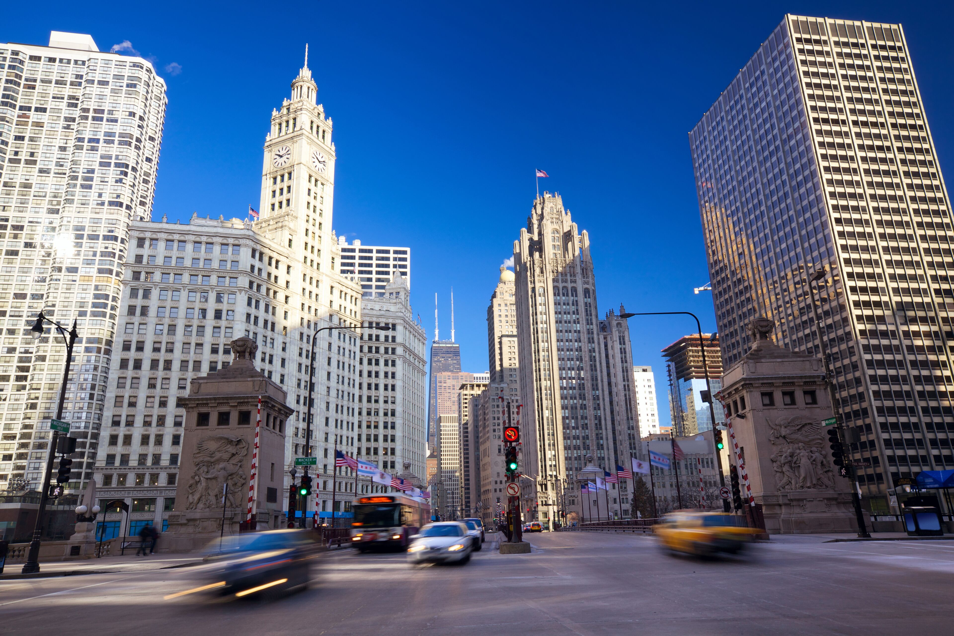 Michigan Avenue Bridge and Magnificent Mile in Chicago, IL, USA; Shutterstock ID 152280686