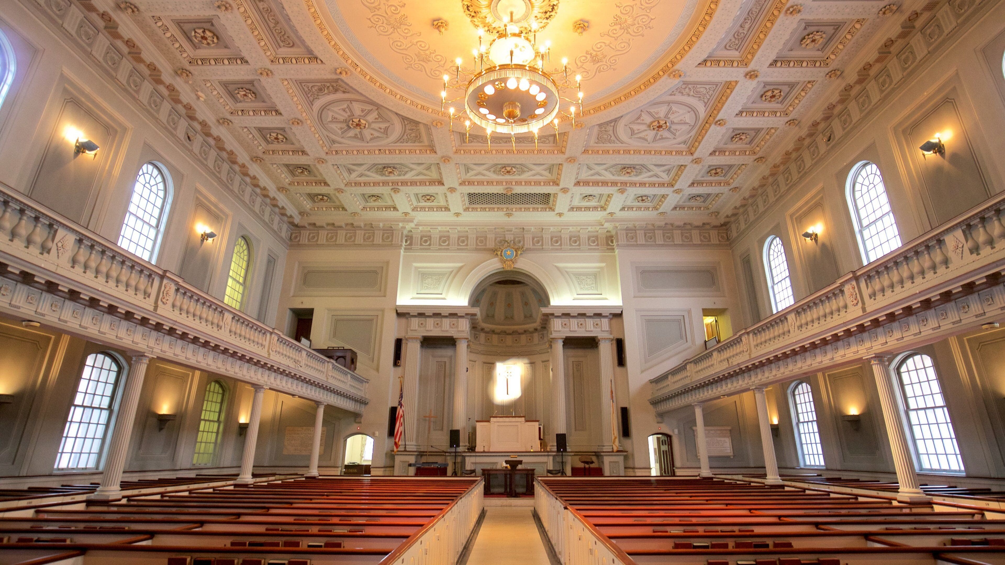 Newark ofreciendo elementos patrimoniales, vistas de interior y una iglesia o catedral