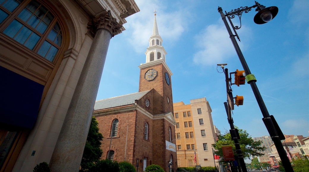 Newark which includes heritage elements, a church or cathedral and a city