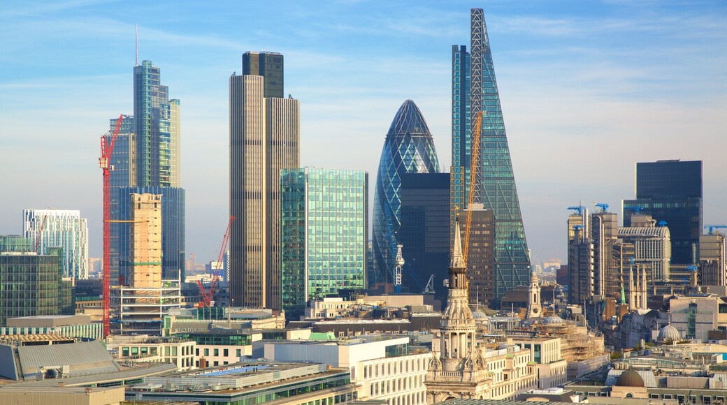 London stad som visar skyline, modern arkitektur och affärsdistrikt