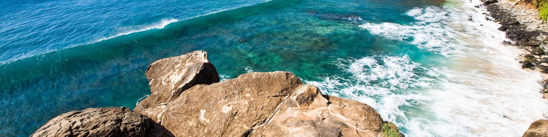 Kapalua som inkluderar klippig kustlinje, kustutsikter och övyer