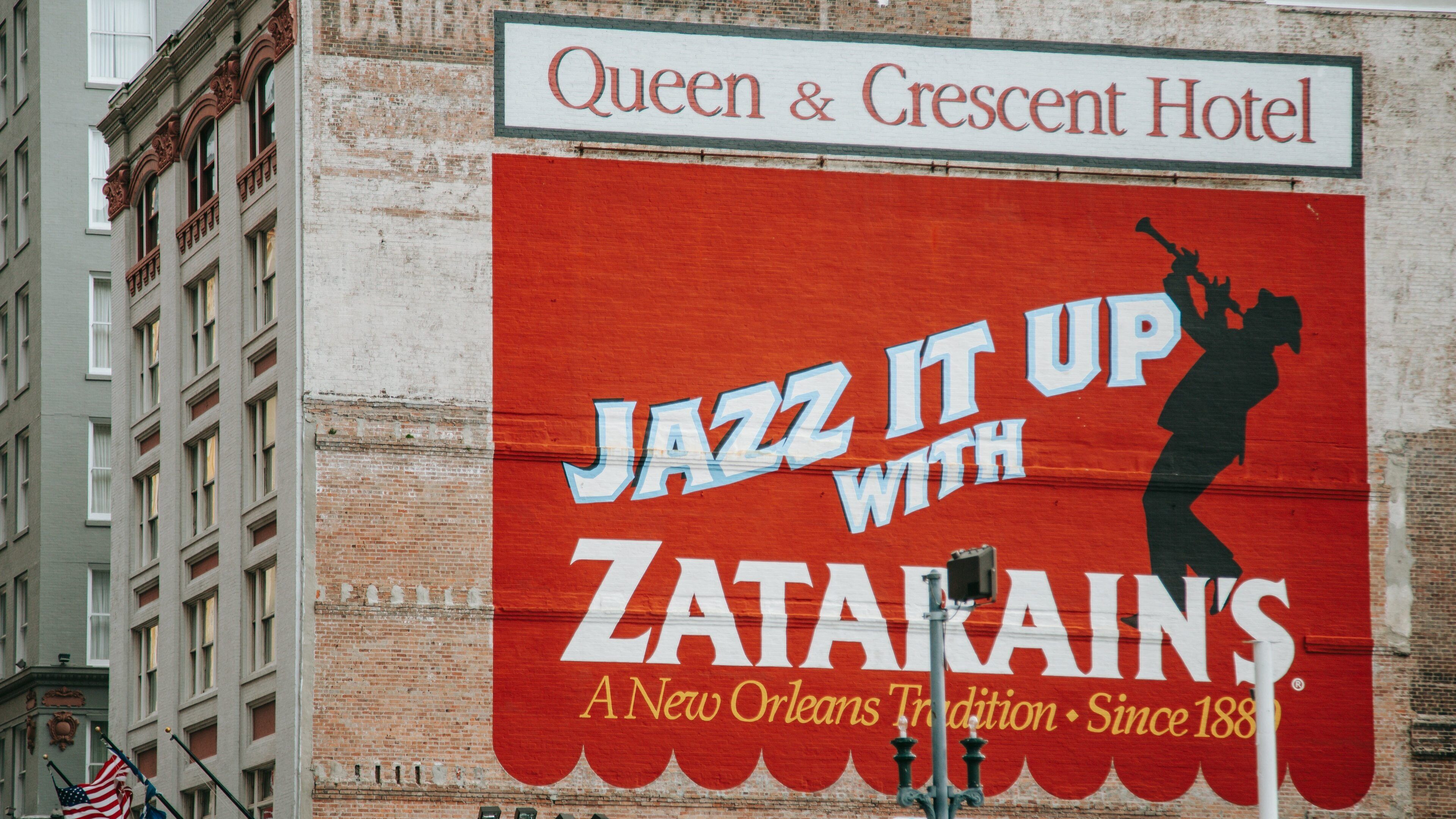 Arts/Warehouse District showing outdoor art