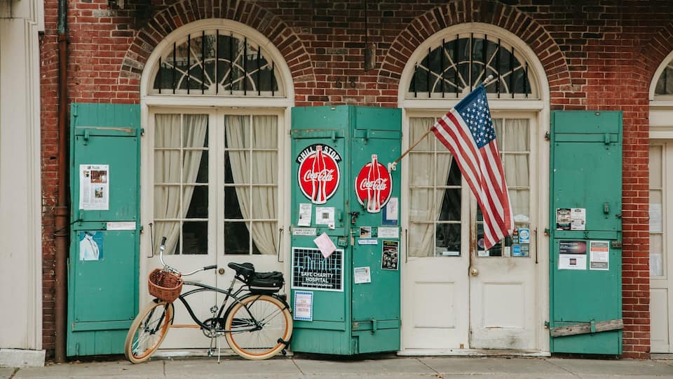 Arts/Warehouse District showing signage