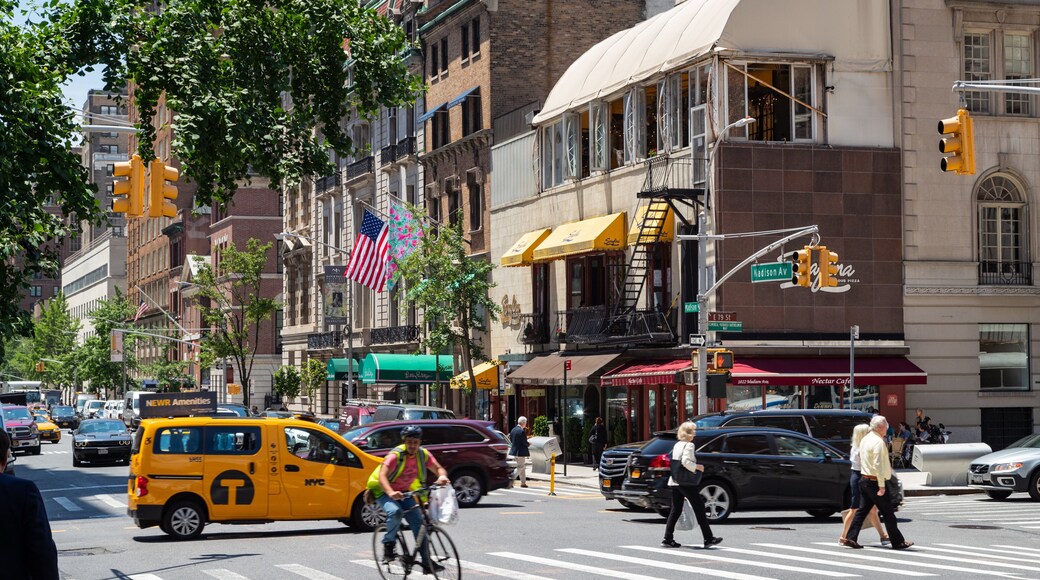 Upper East Side featuring street scenes