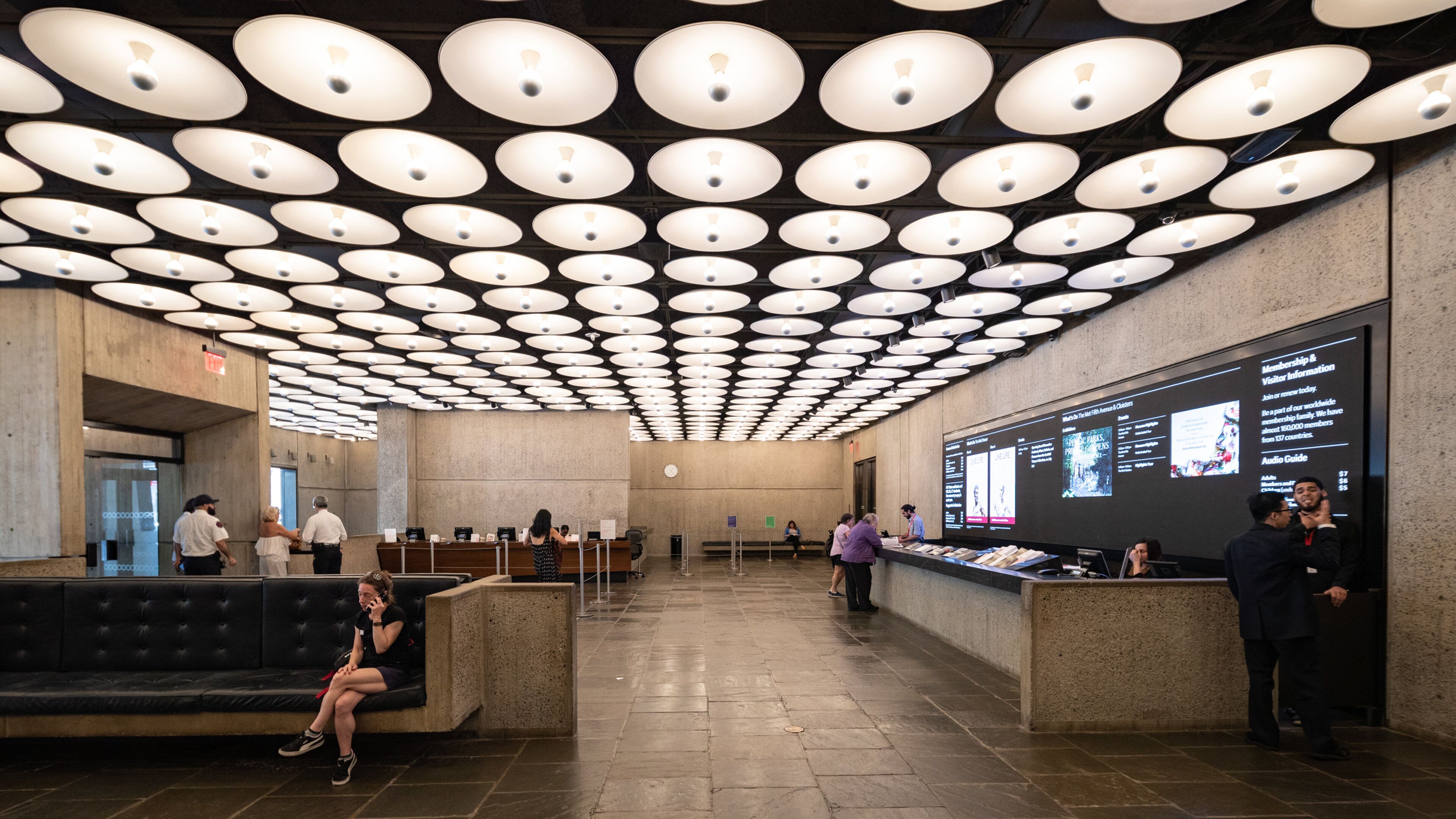 Upper East Side showing interior views