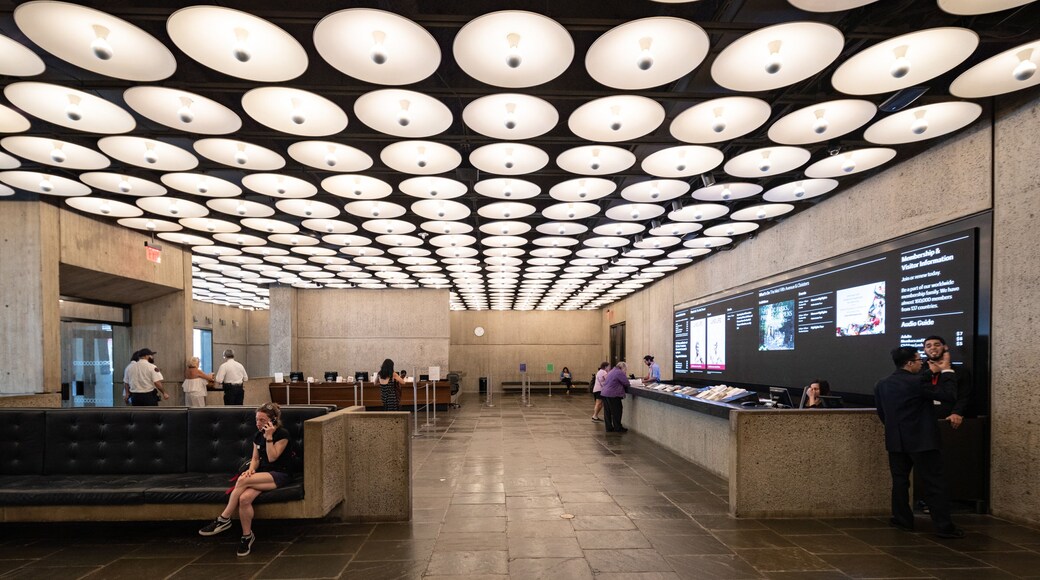 Upper East Side showing interior views