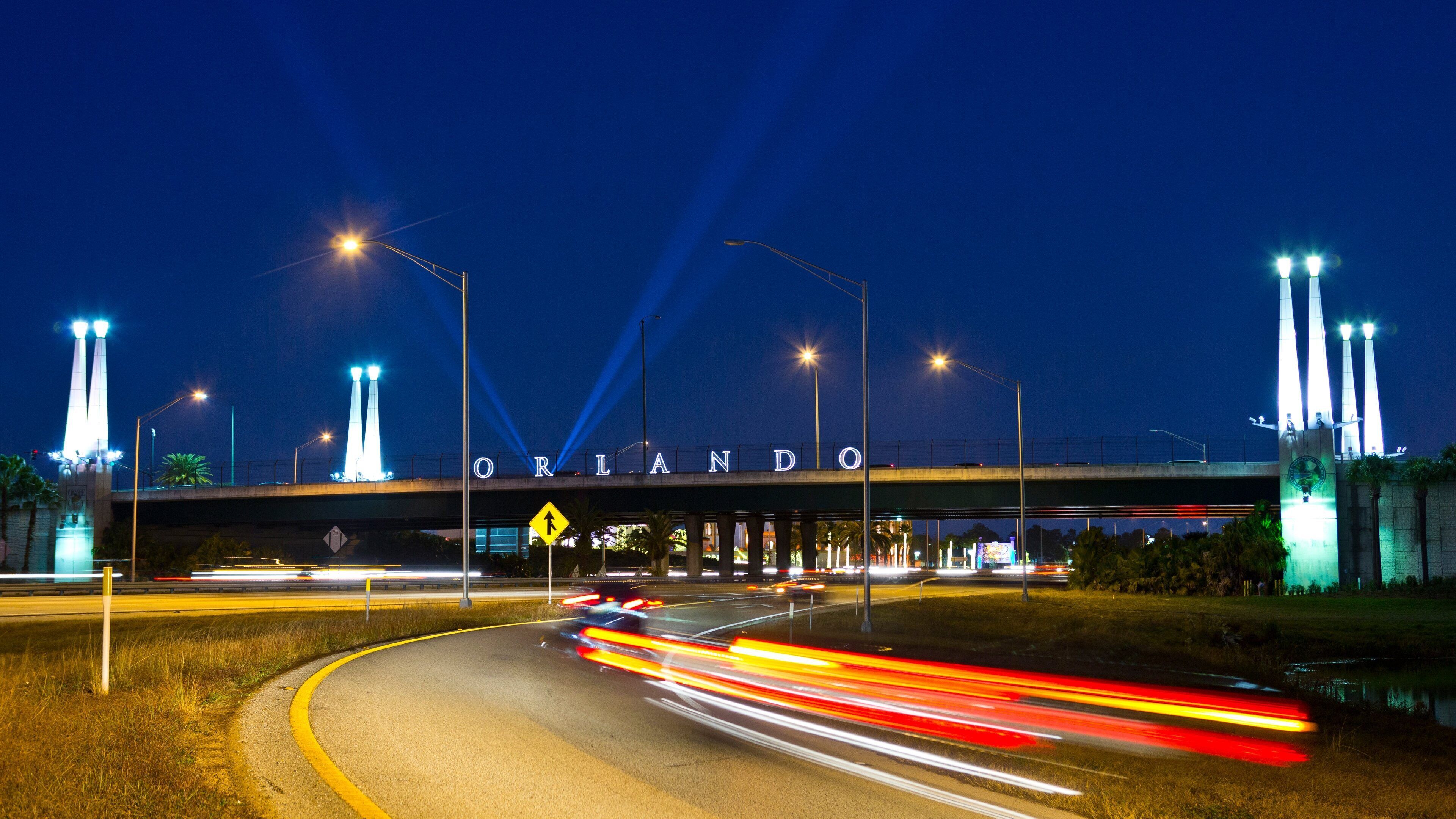Orlando showing signage and night scenes