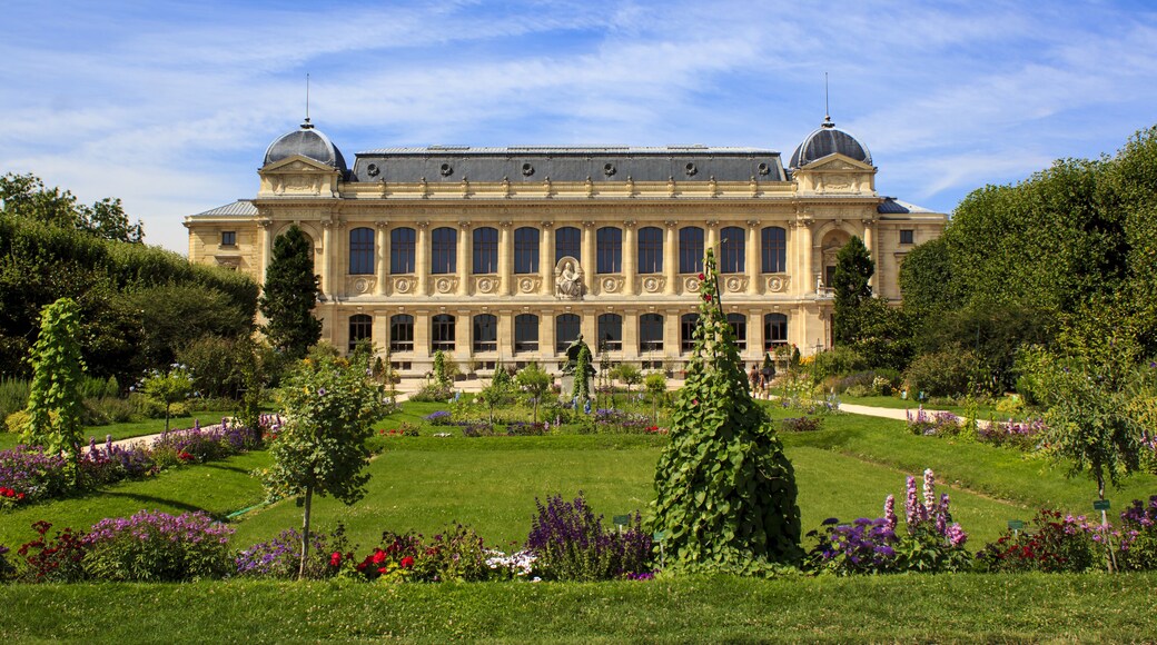 Jardin de Plantes - main botanical garden in France. The exterior of the Grande Galerie de l'?volution (Great Evolution Galery), part of the National museum of the natural history.; Shutterstock ID 14