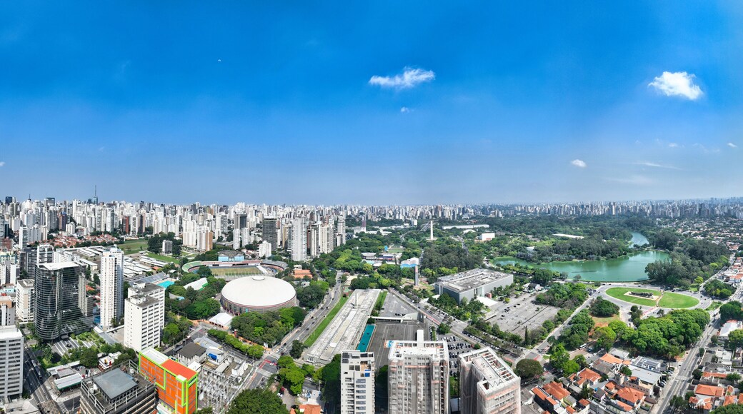 Vista aérea dos bairros Jardim Paulista, Vila Olímpia e Vila Mariana. Nos arredores do Parque Ibirapuera. São Paulo, SP.
