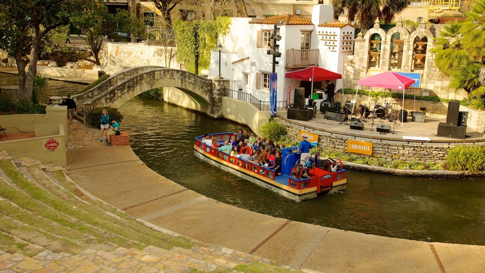 Downtown - Riverwalk showing a bridge, boating and heritage architecture