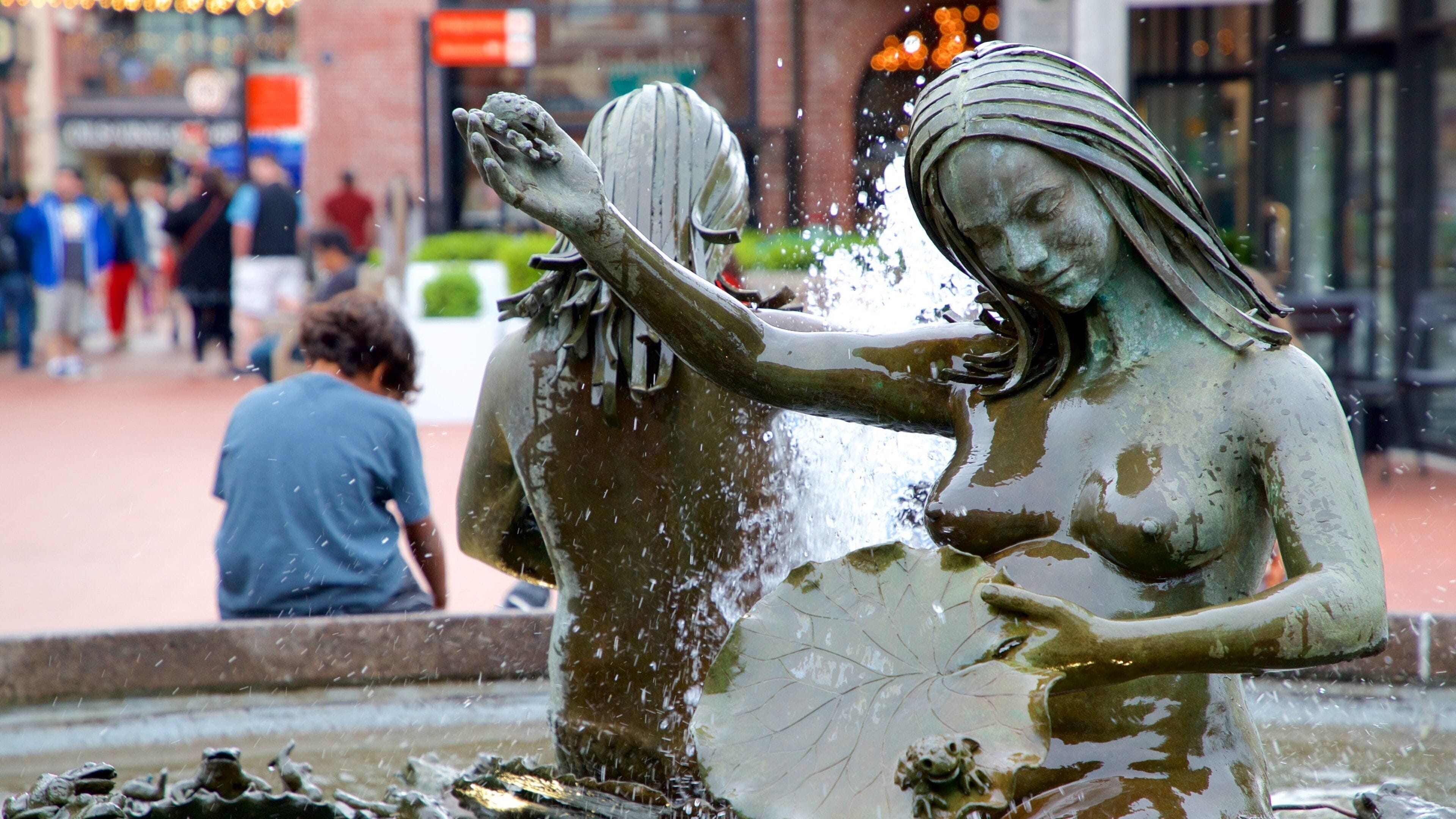 Fisherman\'s Wharf featuring a fountain